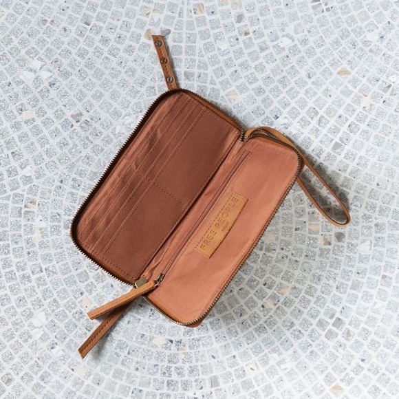 NWOT FREE PEOPLE Distressed Zip-Around Wallet - Brown Vegan Leather - Picture 5 of 10